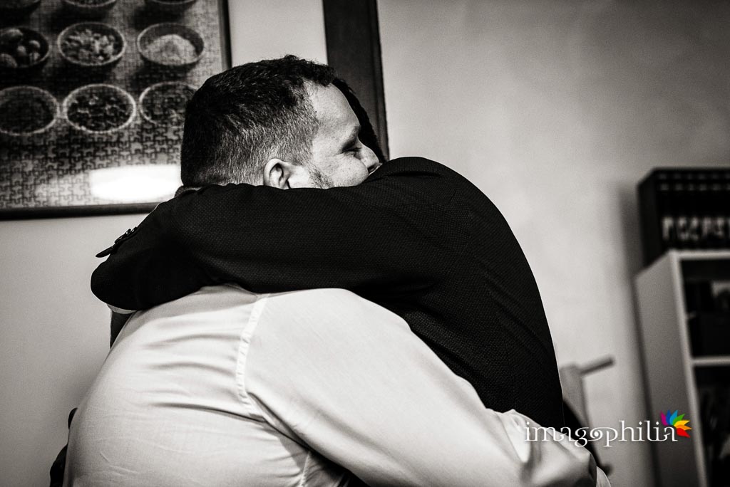 Abbraccio fraterno Abbraccio fraterno