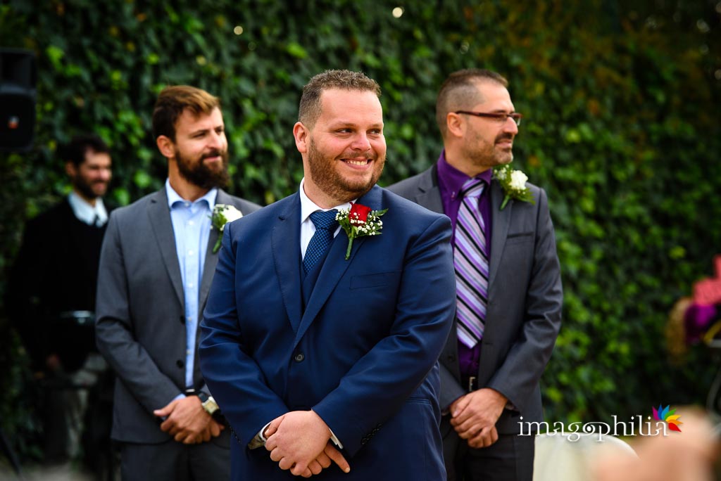 L'attesa dello sposo durante il matrimonio al New Green Hill di Roma L'attesa dello sposo durante il matrimonio al New Green Hill di Roma