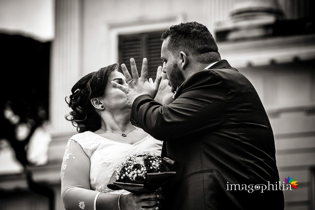 «Ma che te faccio!?» dello sposo alla sposa a Villa Torlonia, Roma «Ma che te faccio!?» dello sposo alla sposa a Villa Torlonia, Roma