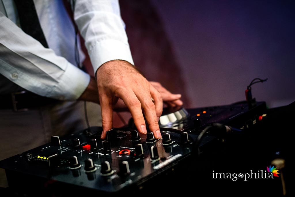 Console del deejay al ricevimento di matrimonio presso il New Green Hill di Roma Console del deejay al ricevimento di matrimonio presso il New Green Hill di Roma