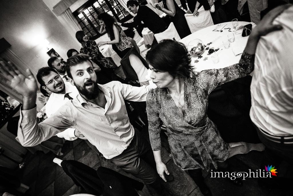 Balli scatenati al ricevimento di matrimonio presso il New Green Hill di Roma Balli scatenati al ricevimento di matrimonio presso il New Green Hill di Roma