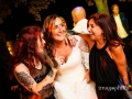 La sposa se la ride fra due amiche