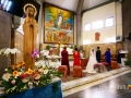 Veduta laterale della Chiesa della Natività della Beata Vergine Maria a Santa Maria delle Mole durante la celebrazione del matrimonio