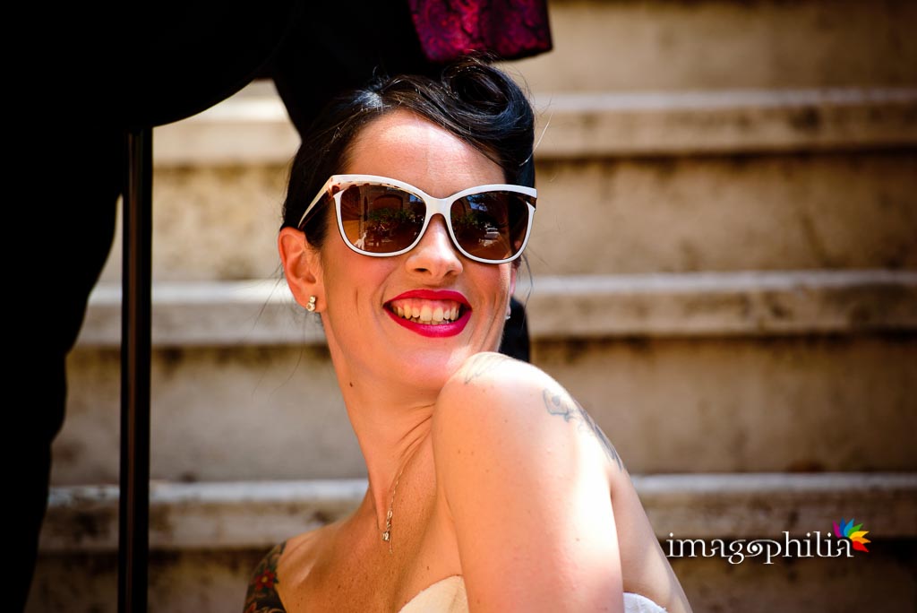 La sposa "pin-up" nei vicoli di Trastevere a Roma