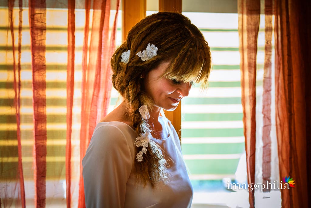 Ritratto della sposa a casa, terminata la preparazione
