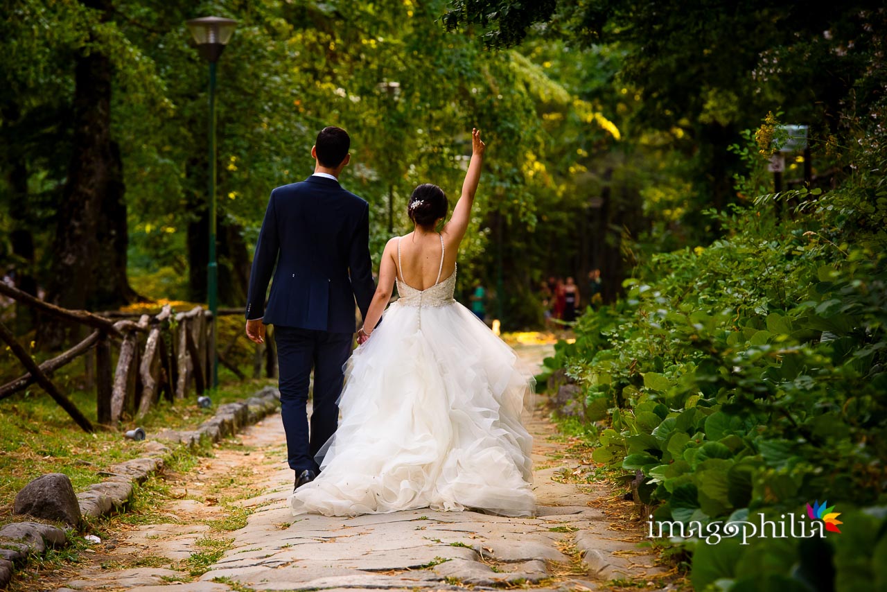 Gli sposi, dopo il matrimonio, sulla Via Sacra ai Castelli Romani