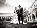 Gli sposi, dopo il matrimonio, nel chiostro del convento di Santa Rosa a Grottaferrata (suore francescane)