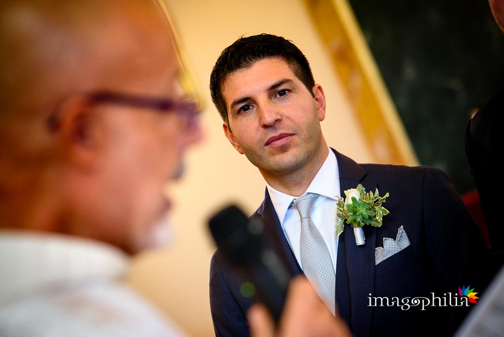 Ritratto di uno dei testimoni durante il matrimonio nella Chiesa Aeroportuale di Guidonia Santa Maria di Loreto