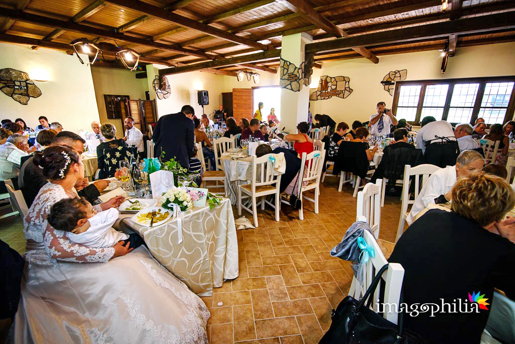 Tutti in sala per il ricevimento di matrimonio presso la Tenuta Colle degli Ulivi di Palombara Sabina