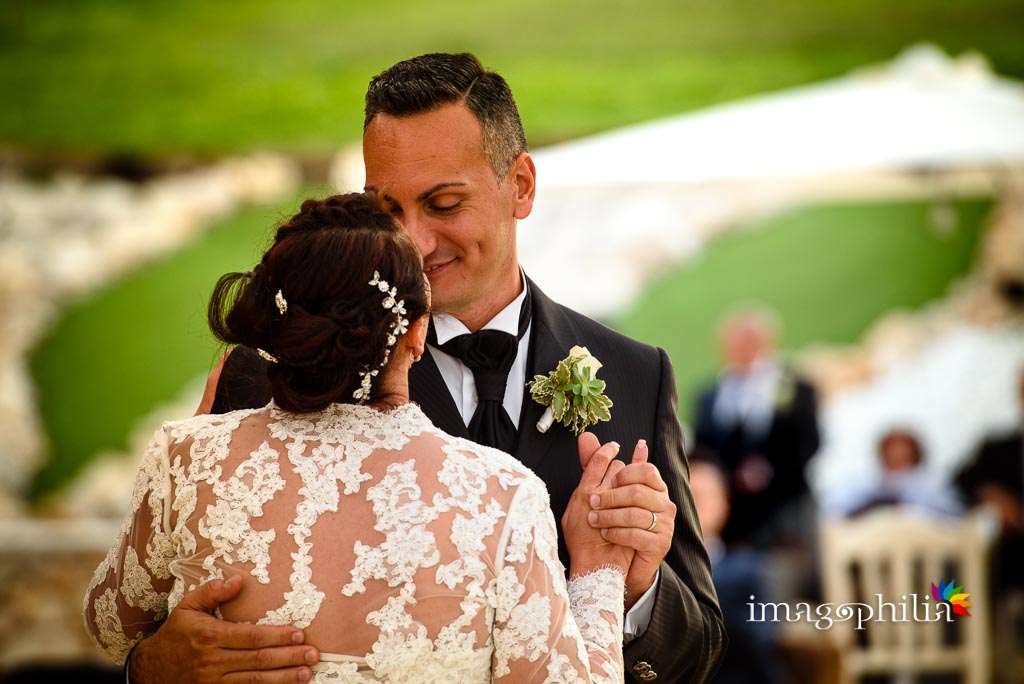 Primo ballo degli sposi al termine del ricevimento di matrimonio presso la Tenuta Colle degli Ulivi di Palombara Sabina