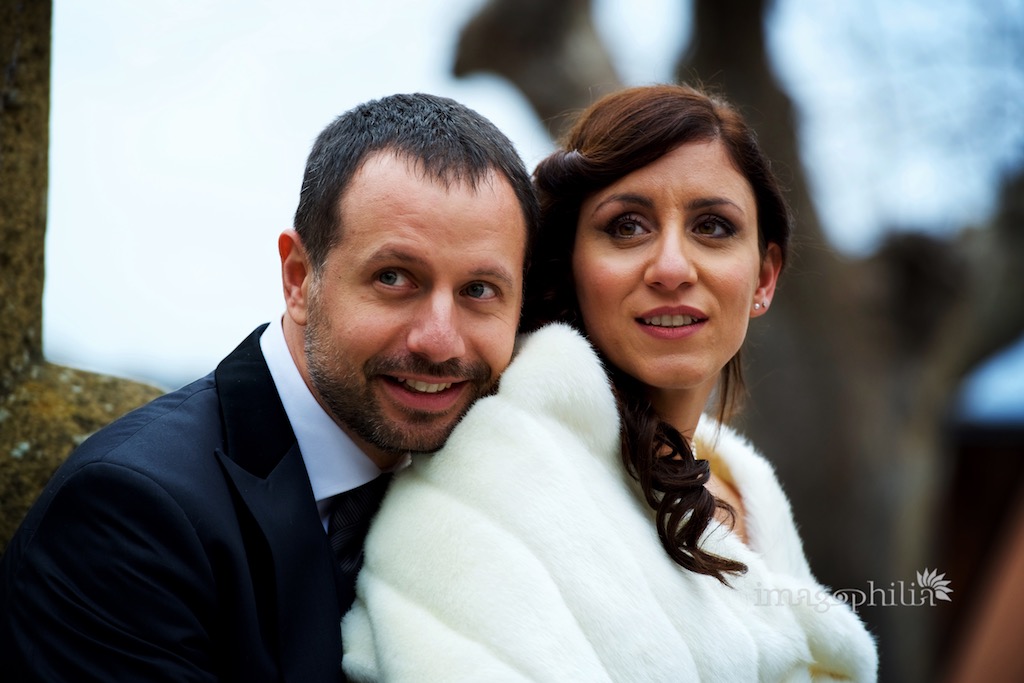 Ritratto degli sposi durante il foto tour nel centro di Montecompatri
