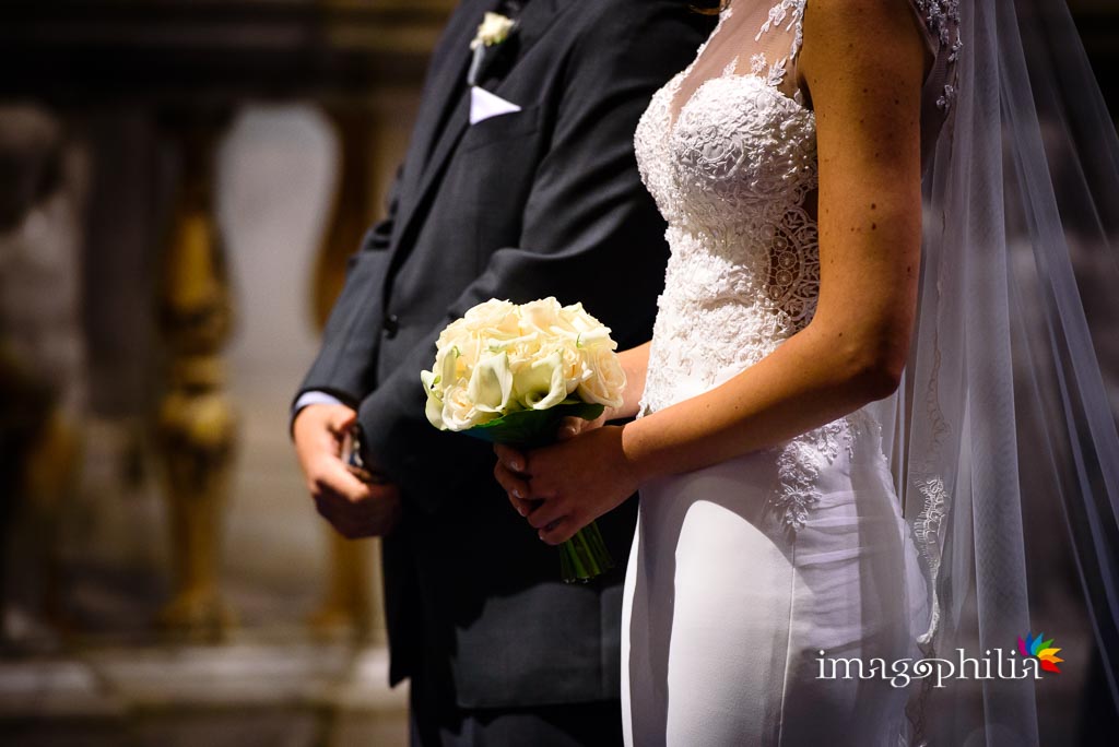 Dettaglio del bouquet di nozze nella Chiesa di San Pietro in Montorio a Roma