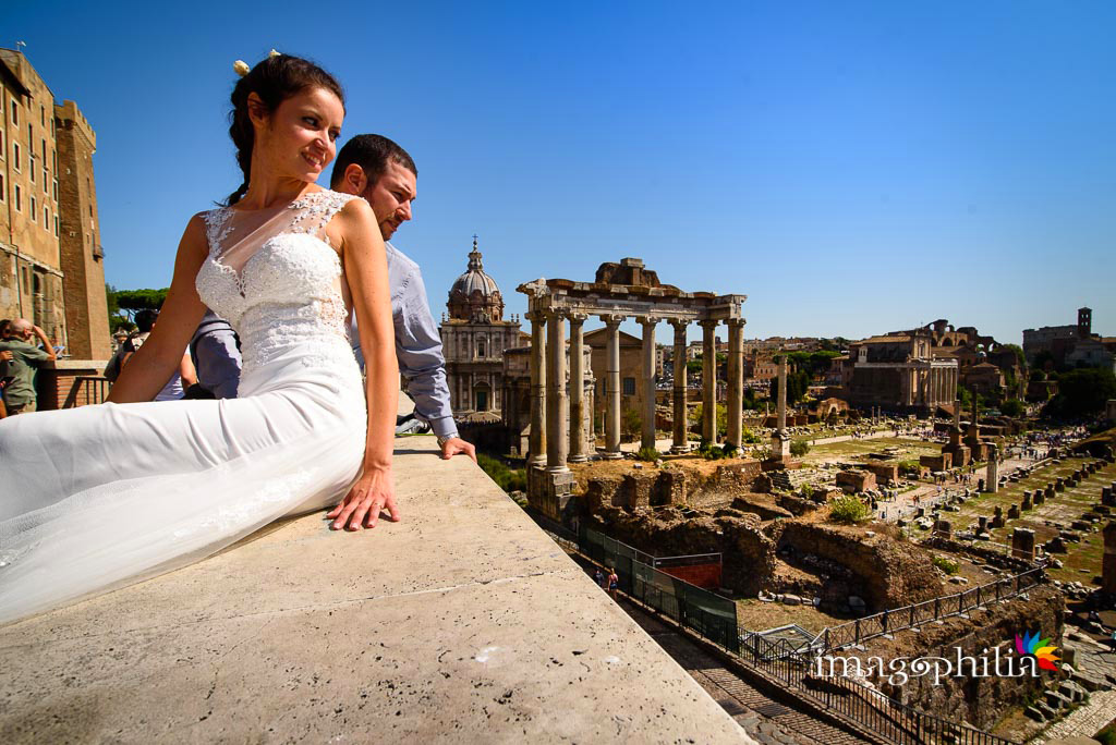 Post matrimonio: gli sposi affacciati sul Foro Romano