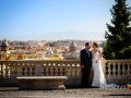 Post matrimonio: gli sposi ritratti in vetta al Gianicolo… con vista su Roma