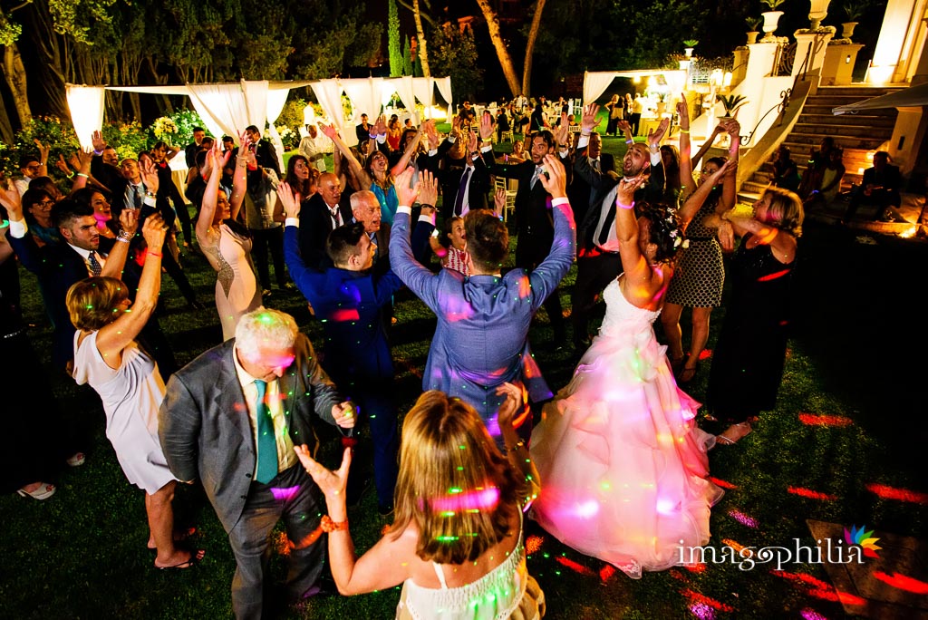 Balli durante il ricevimento con musica dal vivo a Villa Augusta ad Ariccia